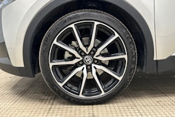 harmaa Toyota C-HR 2024 kuva 11.
