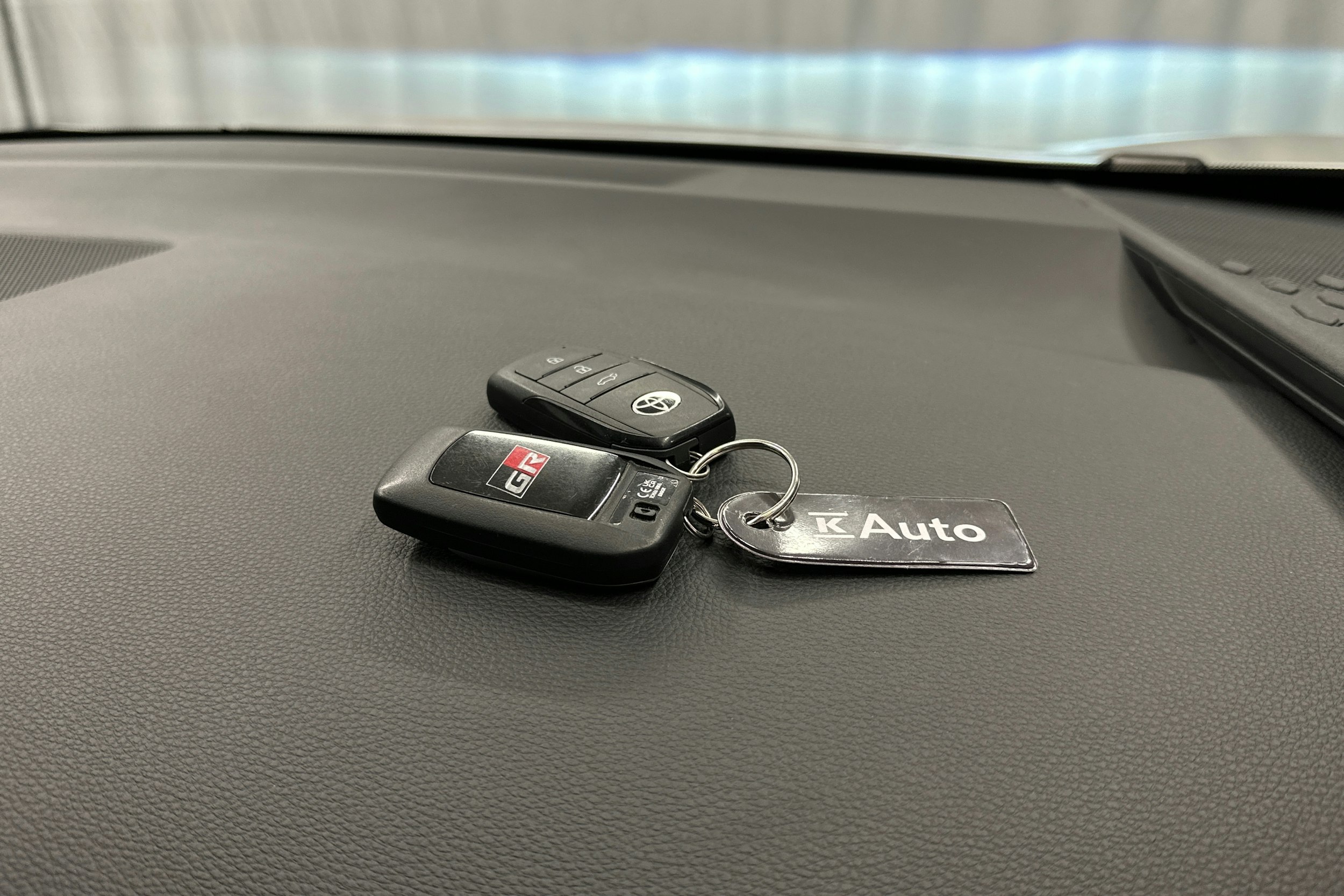 harmaa Toyota C-HR 2024 kuva 28.