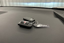 harmaa Toyota C-HR 2024 kuva 28.