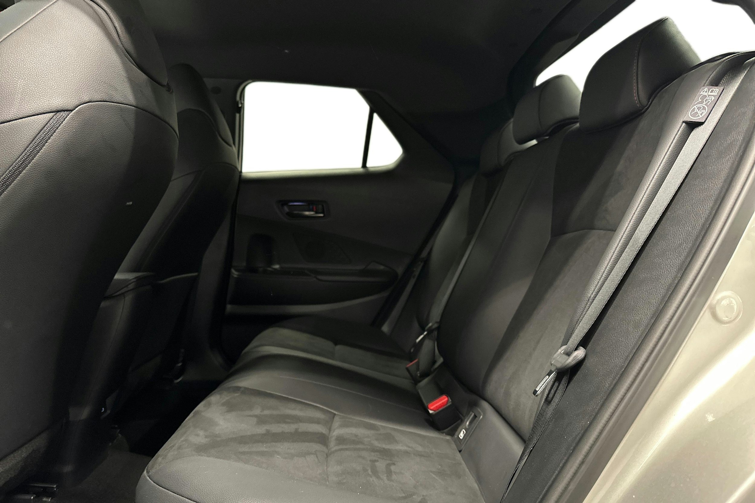 harmaa Toyota C-HR 2023 kuva 10.