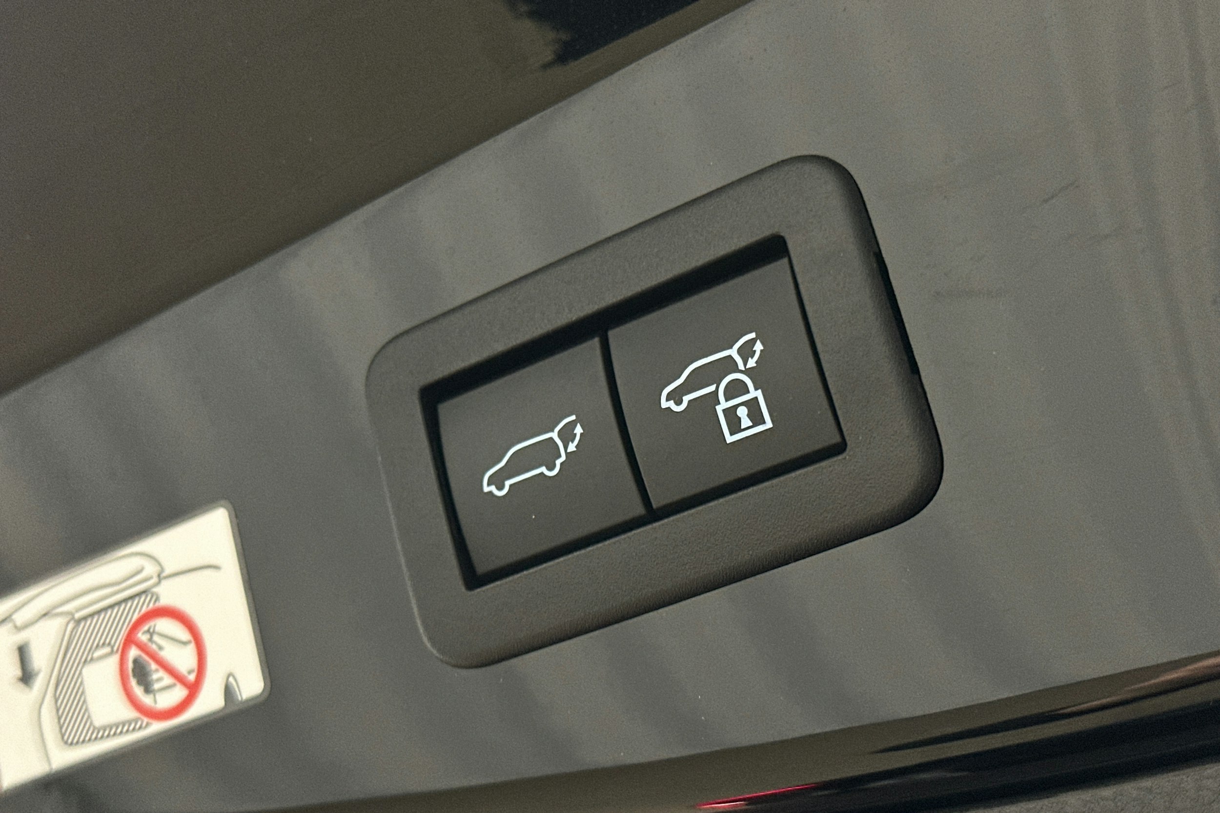 harmaa Toyota C-HR 2023 kuva 15.