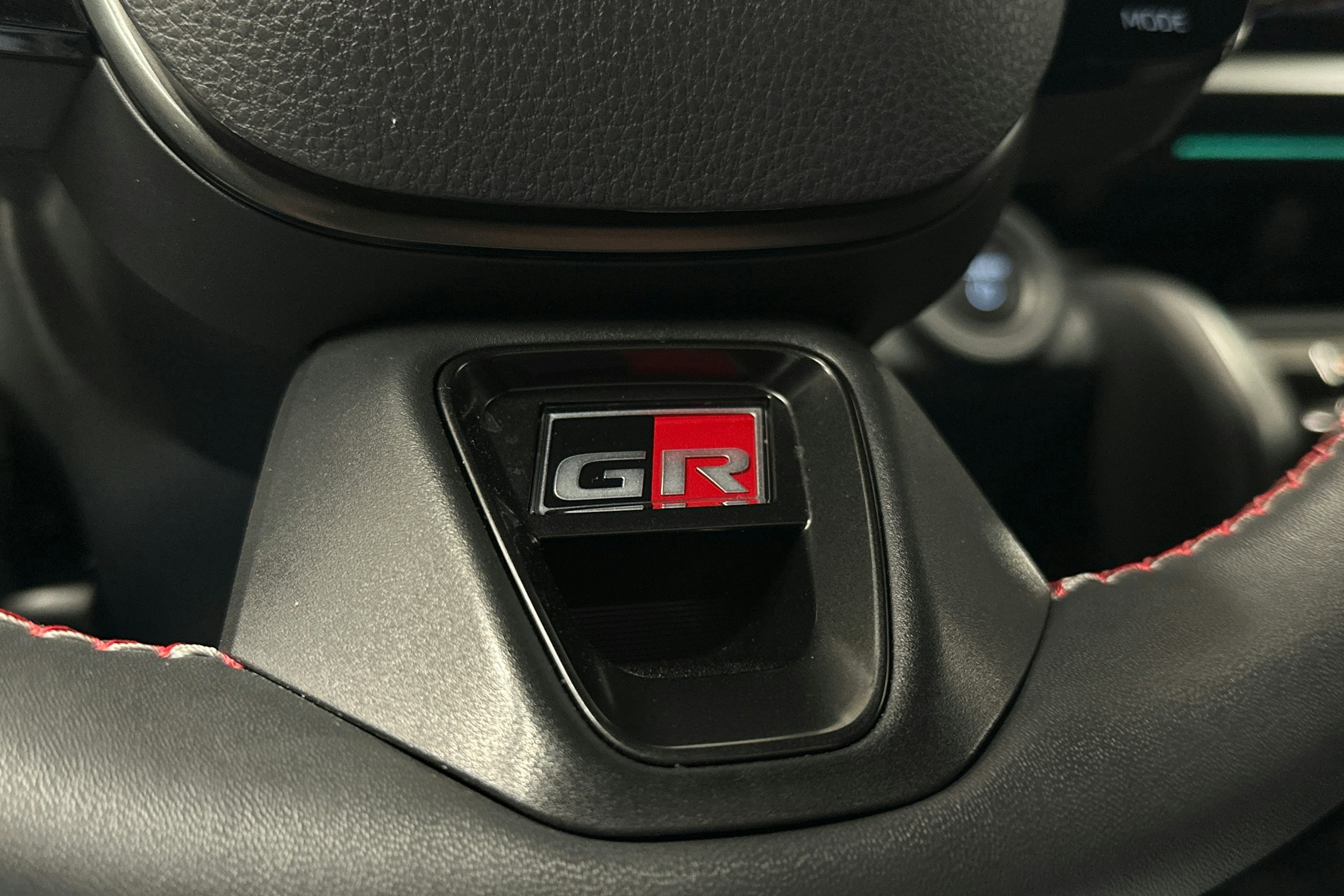 harmaa Toyota C-HR 2023 kuva 22.