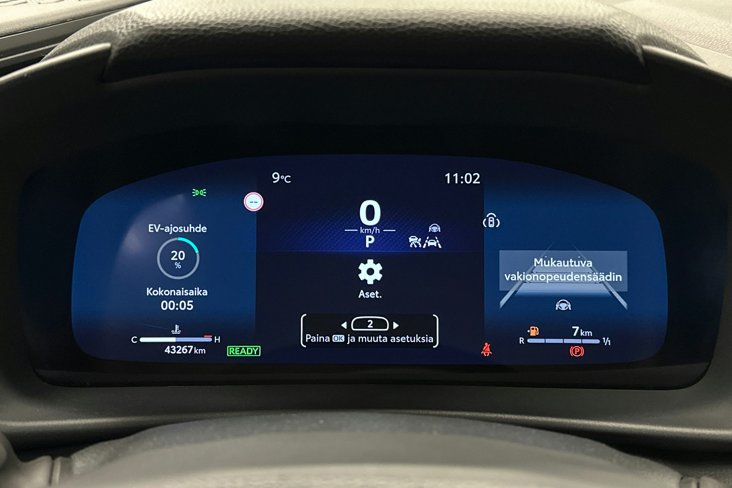 harmaa Toyota C-HR 2023 kuva 23.