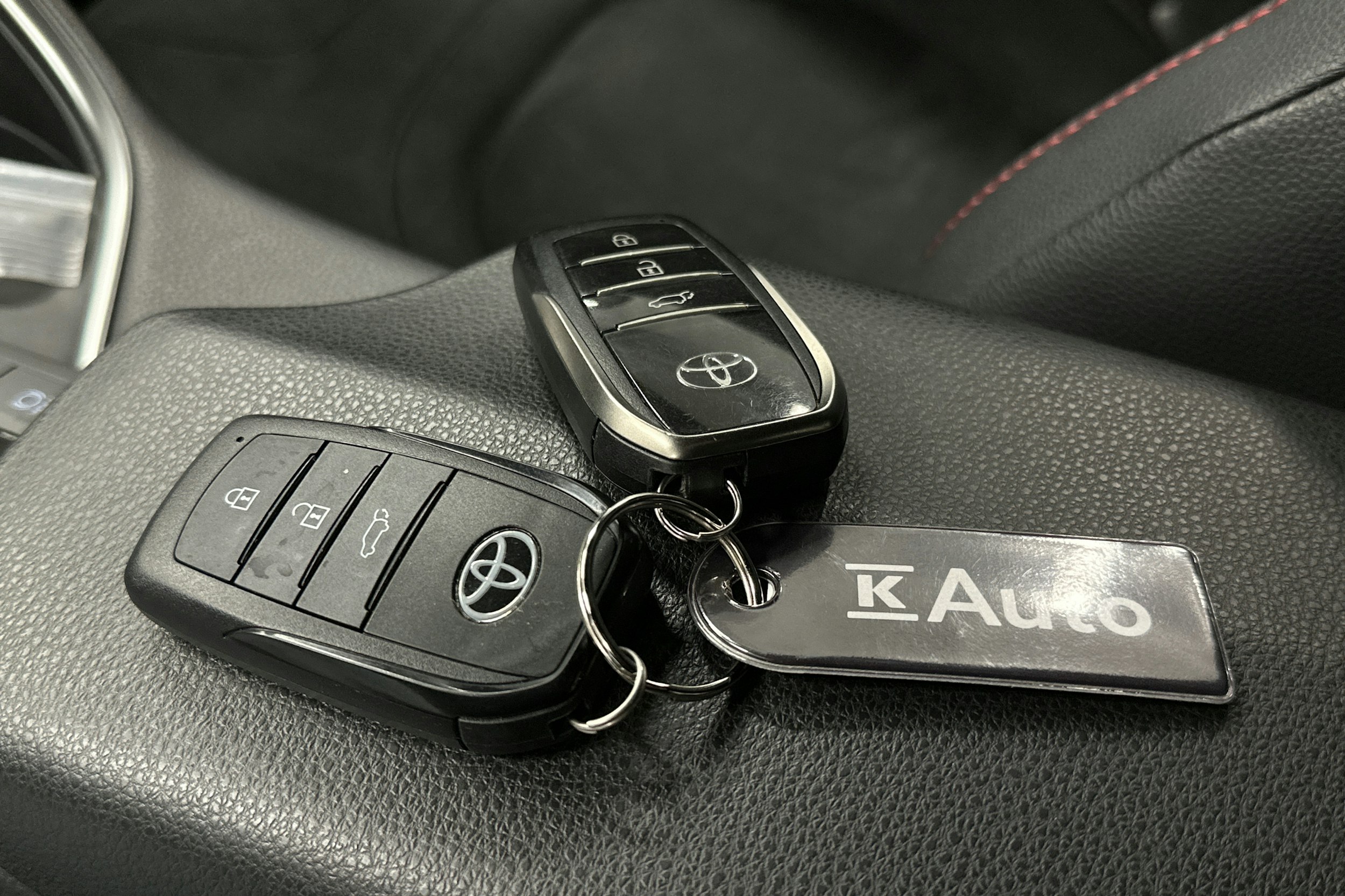 harmaa Toyota C-HR 2023 kuva 35.