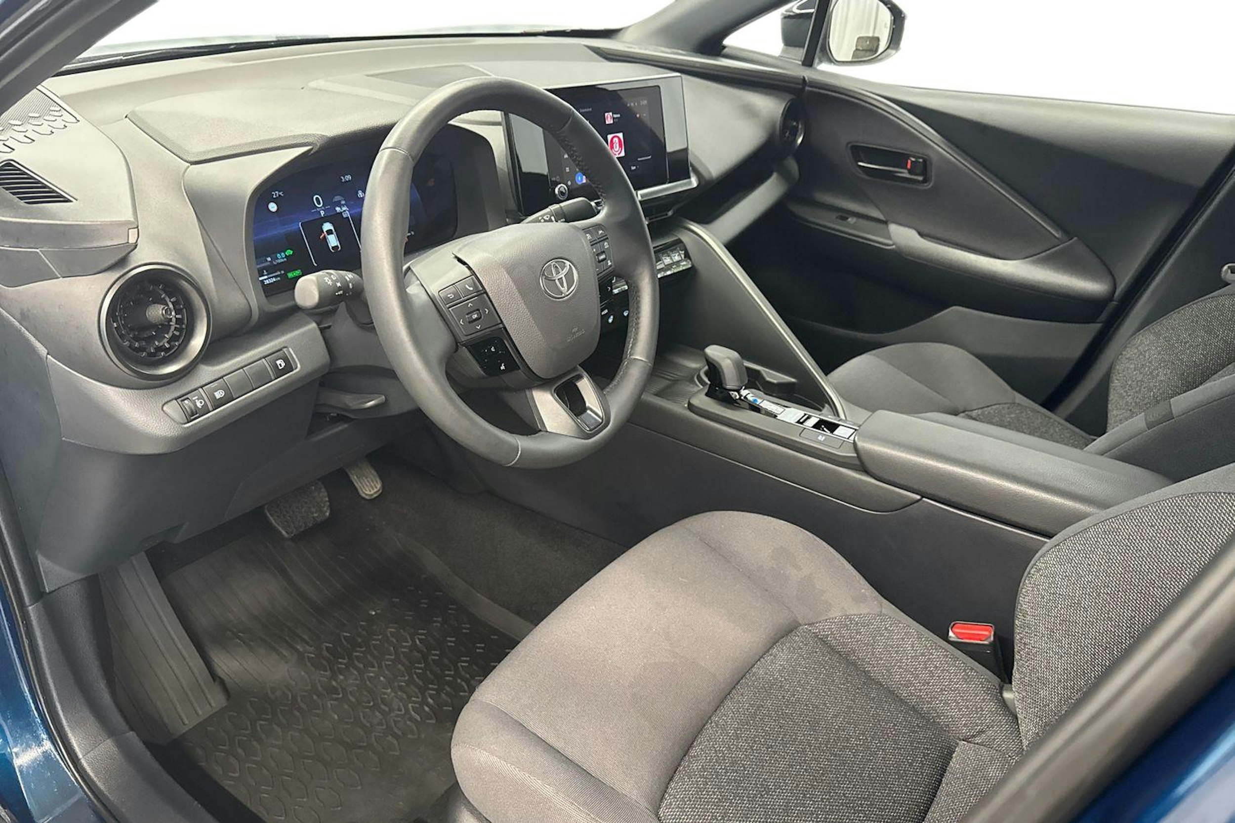musta Toyota C-HR 2024 kuva 7.