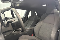 musta Toyota C-HR 2024 kuva 18.