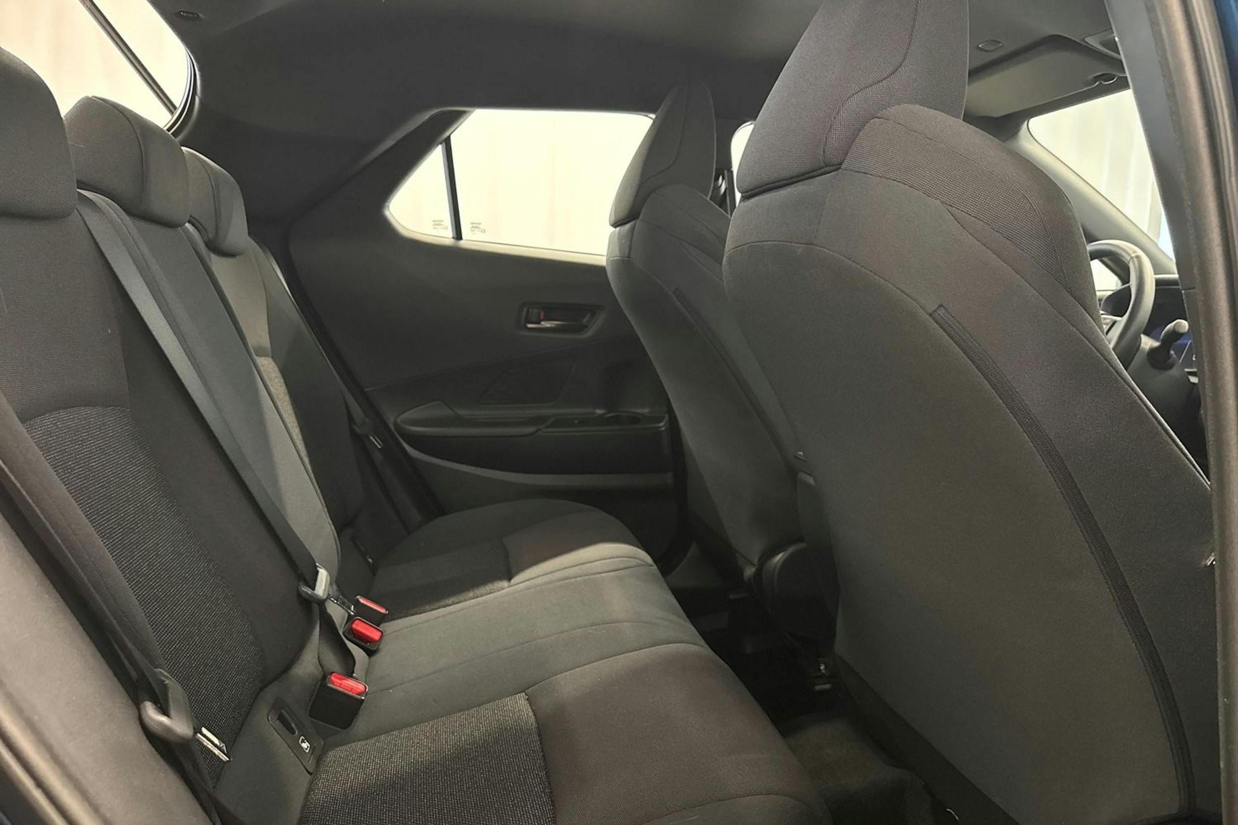 musta Toyota C-HR 2024 kuva 29.
