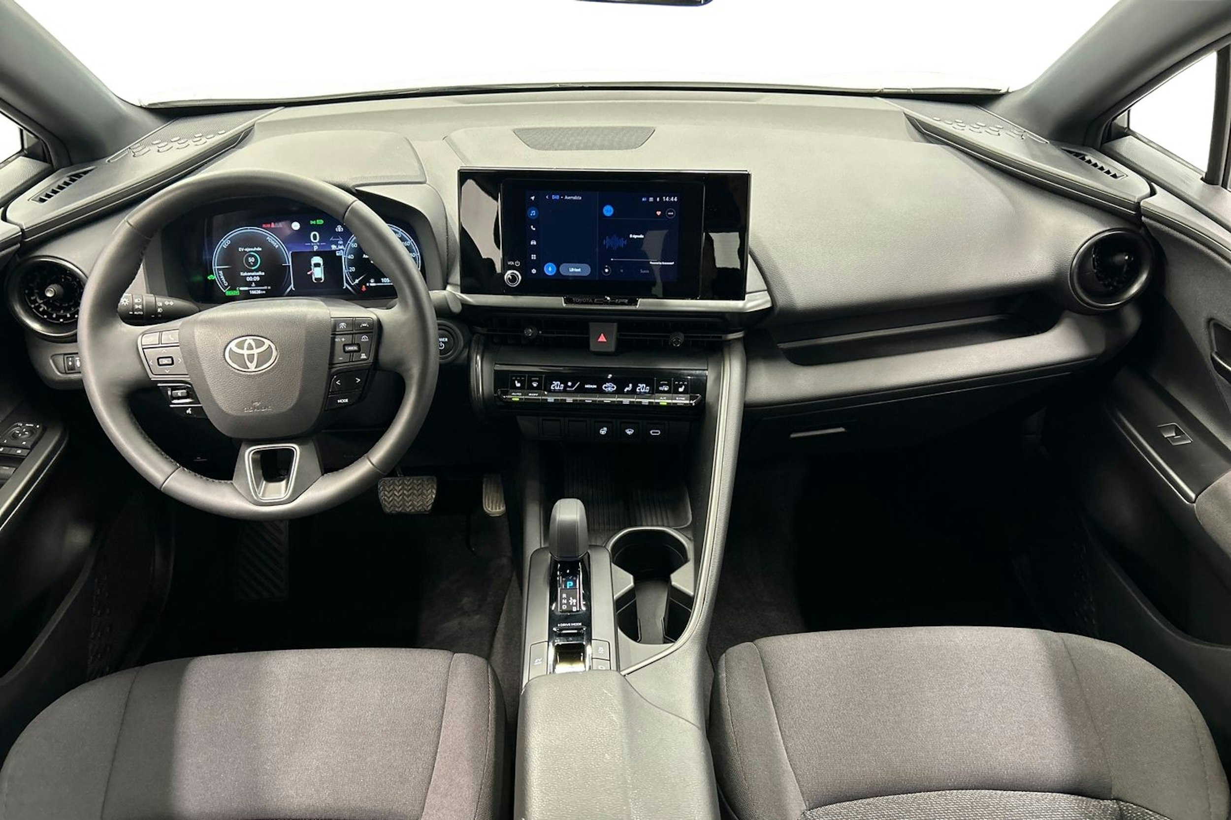 valkoinen Toyota C-HR 2024 kuva 9.