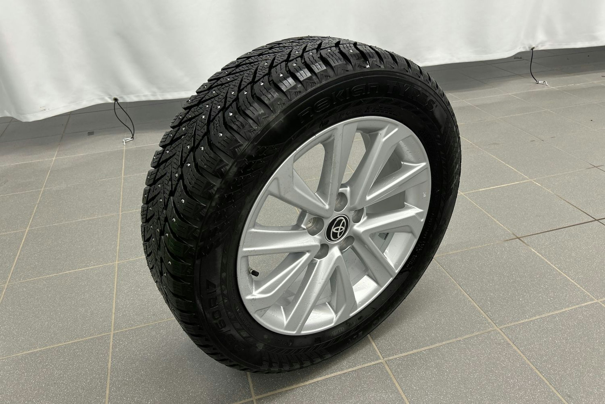 valkoinen Toyota C-HR 2024 kuva 15.