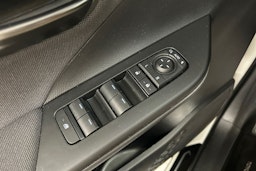 valkoinen Toyota C-HR 2024 kuva 20.