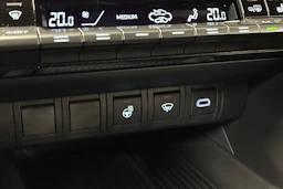 musta Toyota C-HR 2024 kuva 18.