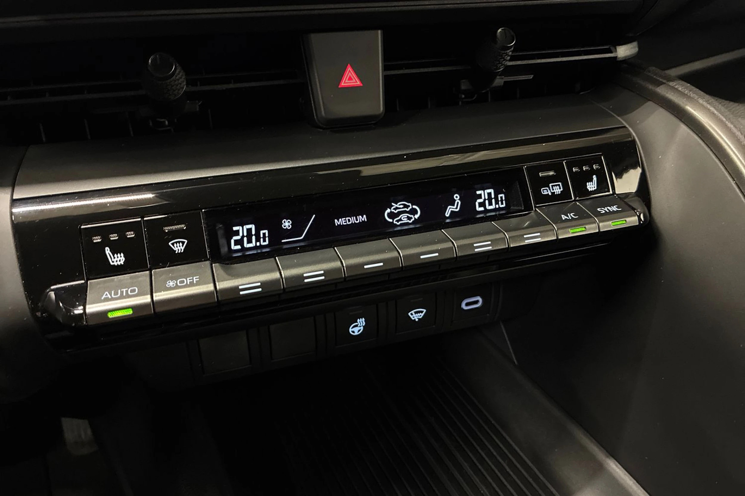 musta Toyota C-HR 2024 kuva 19.