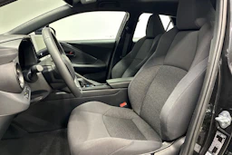 musta Toyota C-HR 2024 kuva 22.