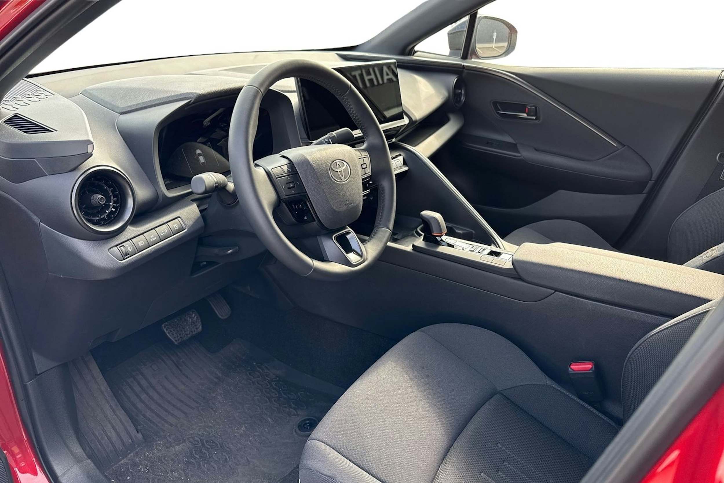 punainen Toyota C-HR 2025 kuva 3.