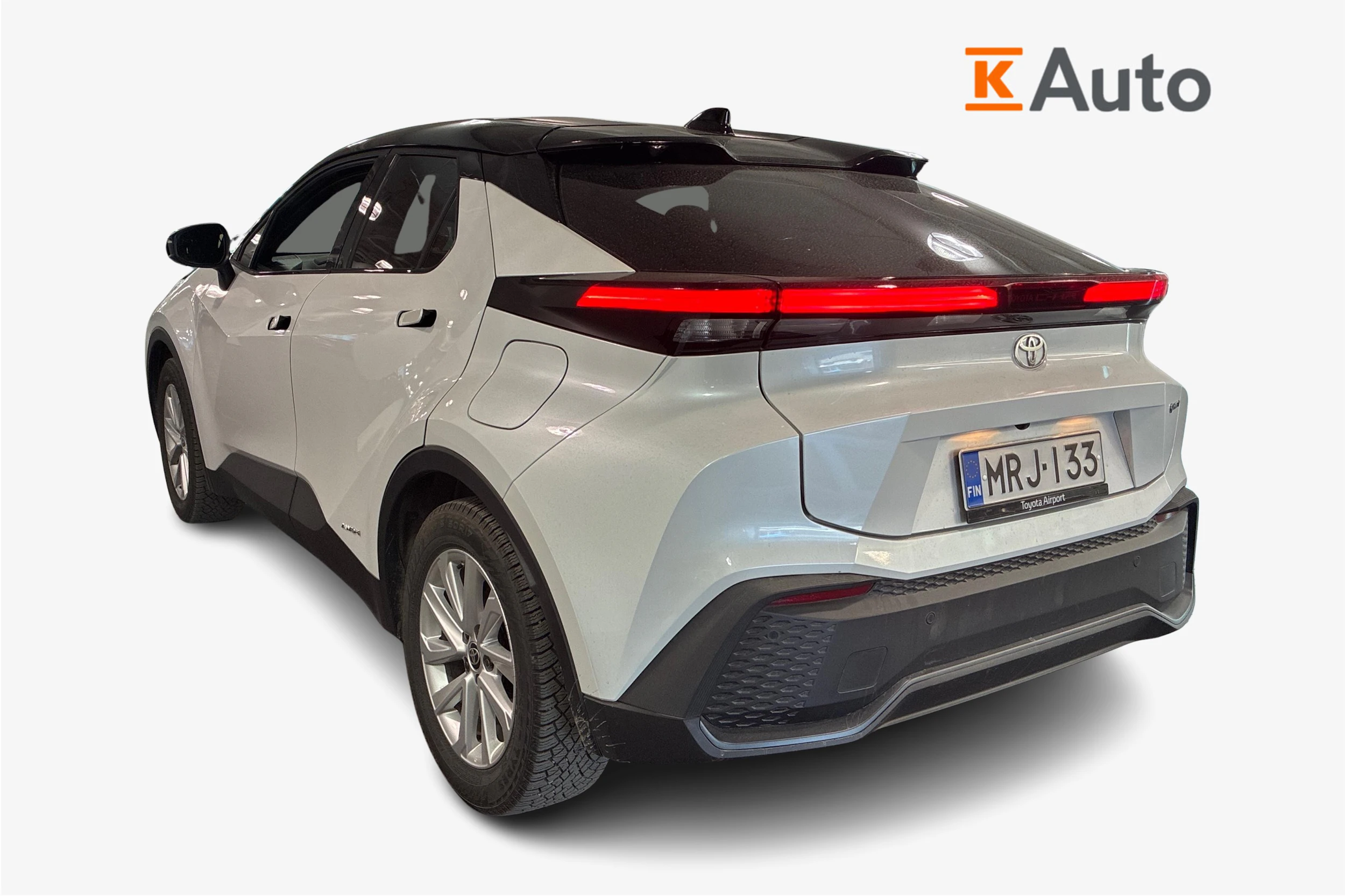 valkoinen Toyota C-HR 2025 kuva 2.