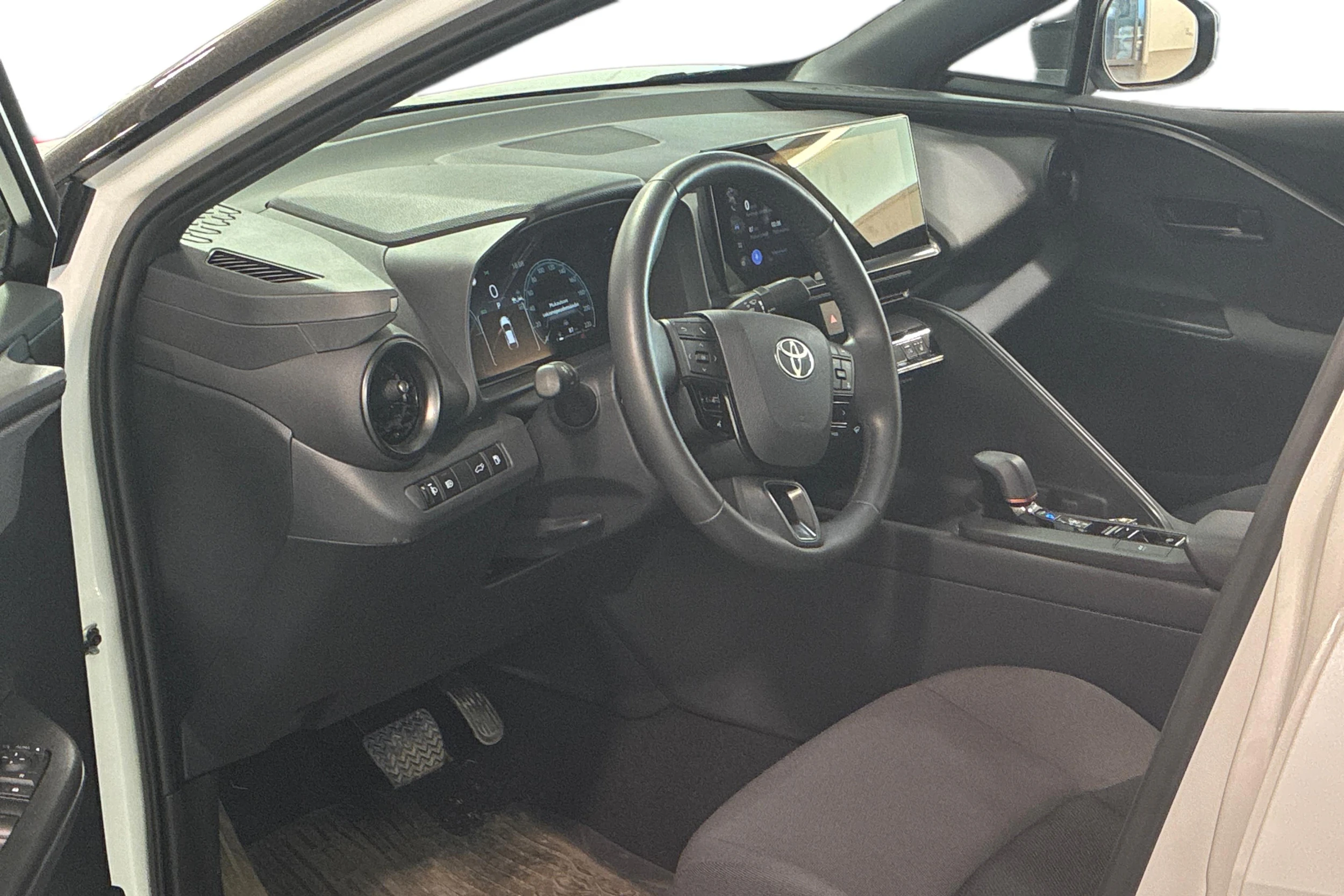 valkoinen Toyota C-HR 2025 kuva 3.