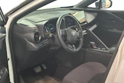 valkoinen Toyota C-HR 2025 kuva 3.