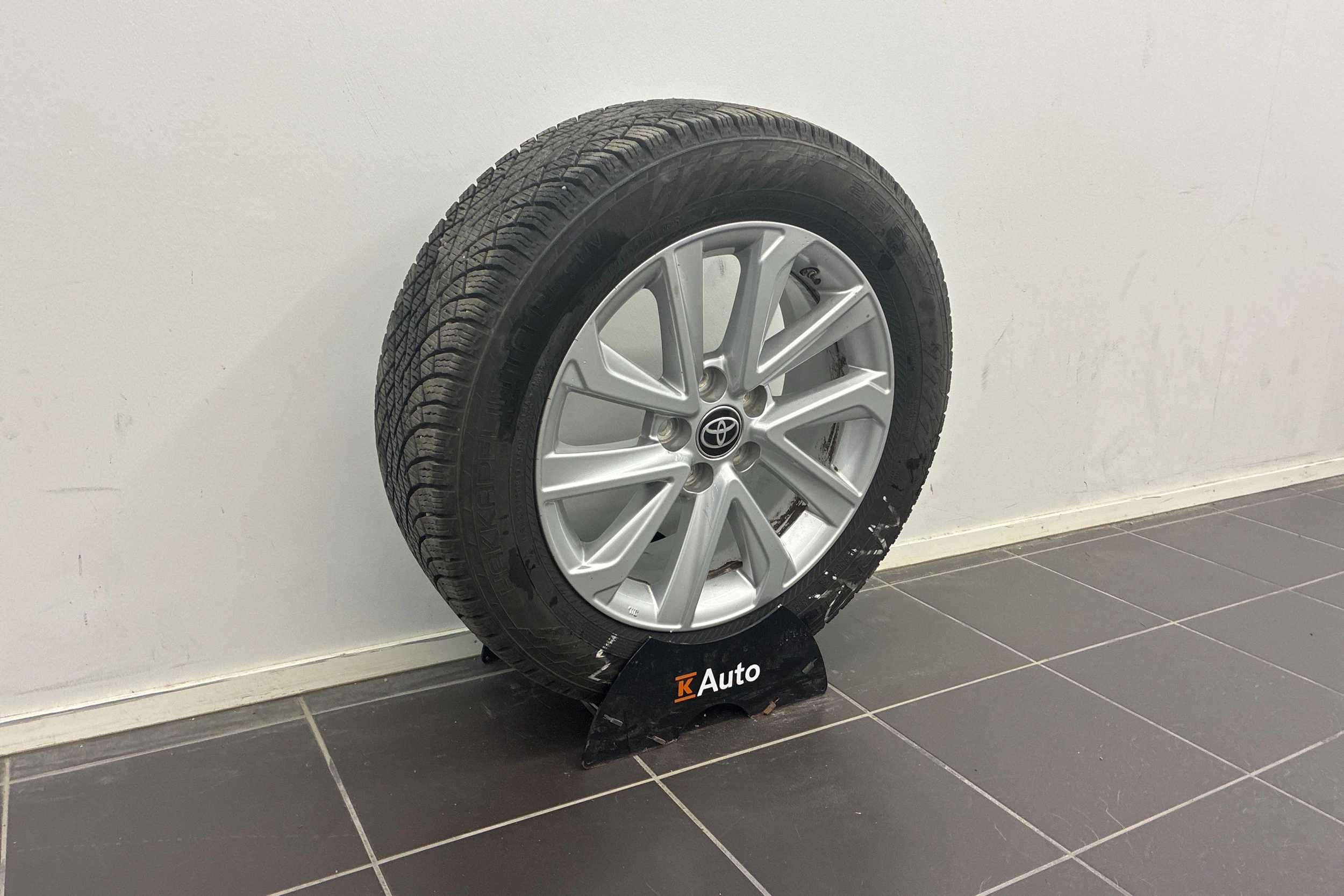 valkoinen Toyota C-HR 2025 kuva 13.