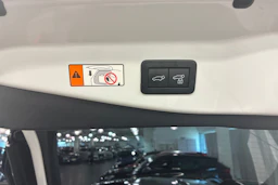 valkoinen Toyota C-HR 2025 kuva 16.