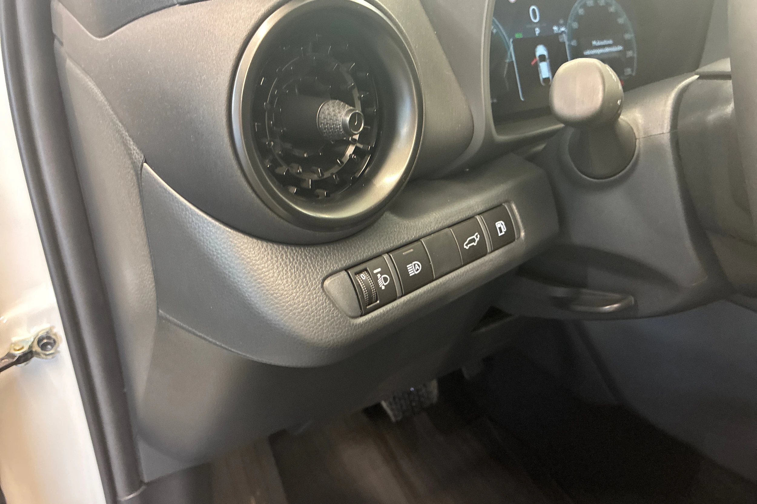 valkoinen Toyota C-HR 2025 kuva 26.