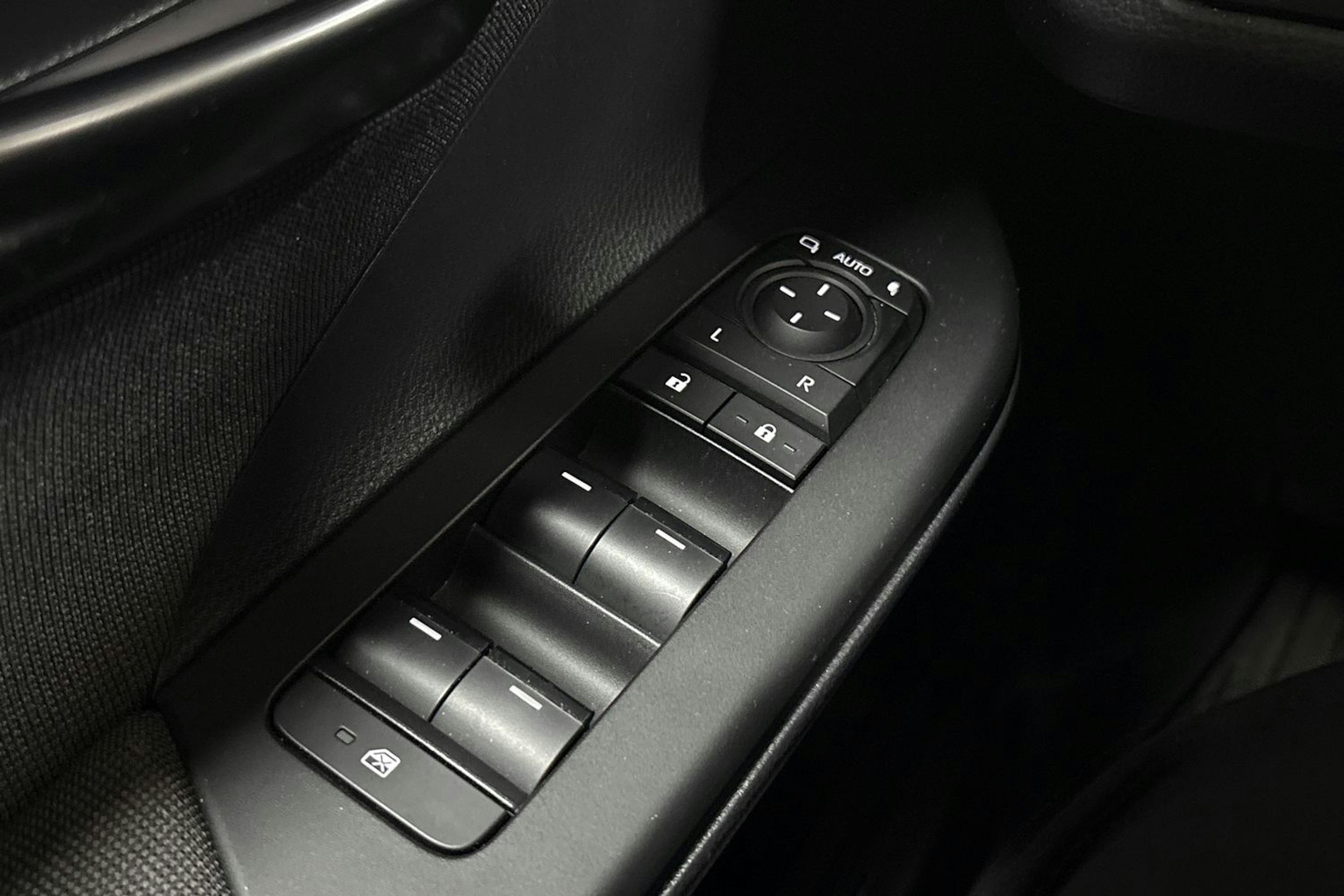 hopea Toyota C-HR 2025 kuva 23.