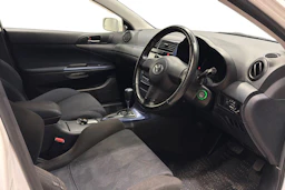 valkoinen Toyota Caldina 2003 kuva 6.