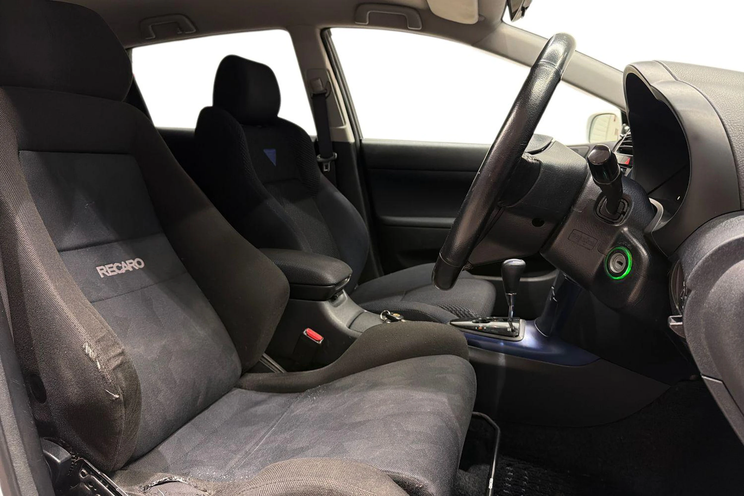valkoinen Toyota Caldina 2003 kuva 8.