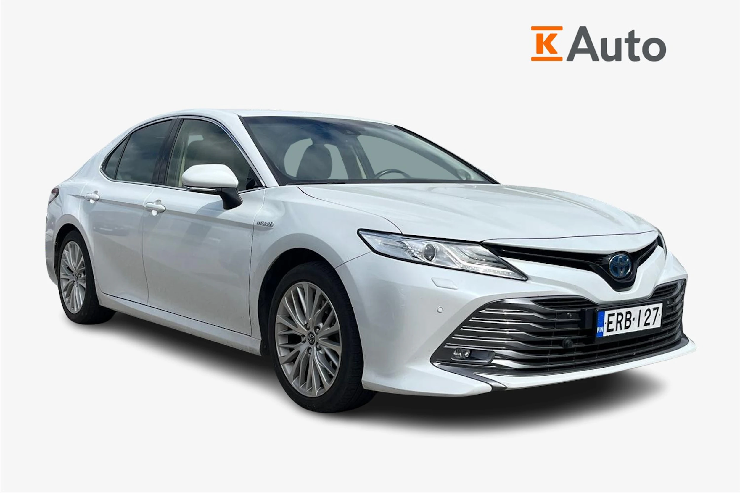 valkoinen Toyota Camry 2019 kuva 1.