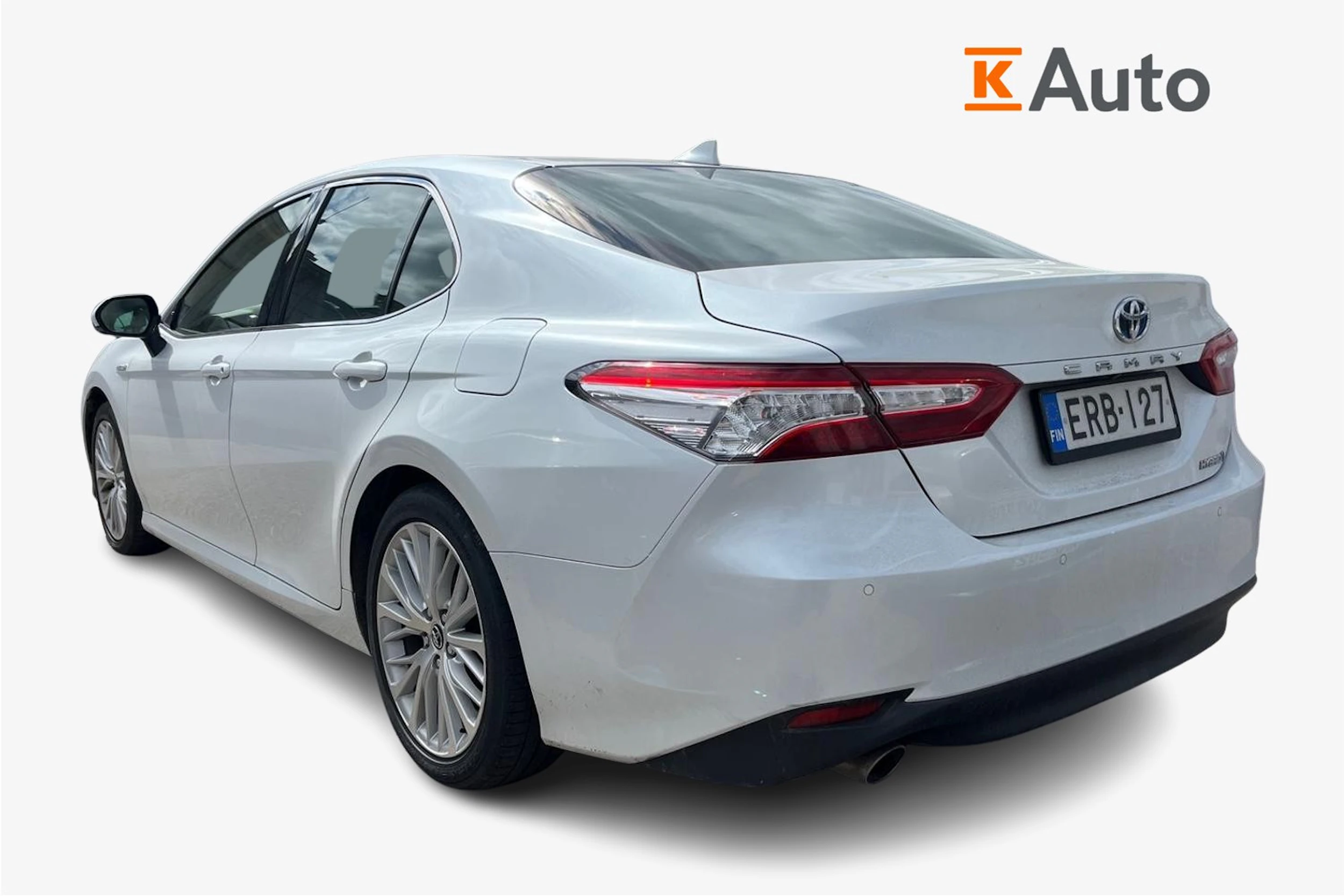valkoinen Toyota Camry 2019 kuva 2.