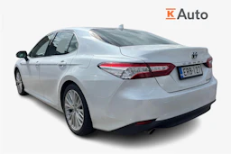 valkoinen Toyota Camry 2019 kuva 2.