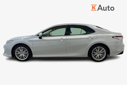 valkoinen Toyota Camry 2019 kuva 5.