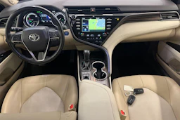 valkoinen Toyota Camry 2019 kuva 7.