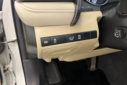 valkoinen Toyota Camry 2019 kuva 13.
