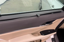 valkoinen Toyota Camry 2019 kuva 20.