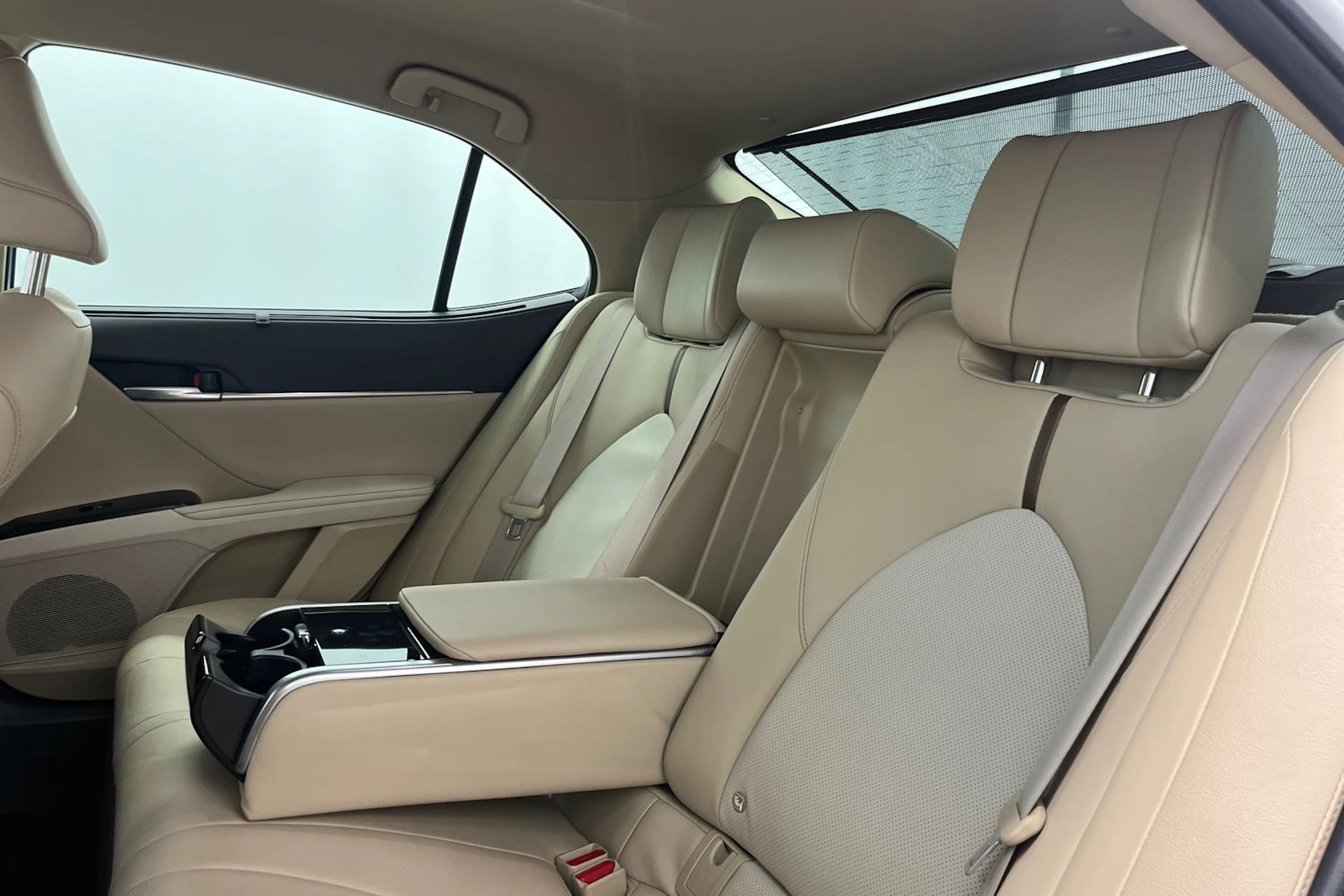 valkoinen Toyota Camry 2019 kuva 23.