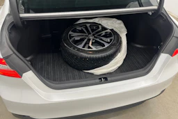 valkoinen Toyota Camry 2019 kuva 24.
