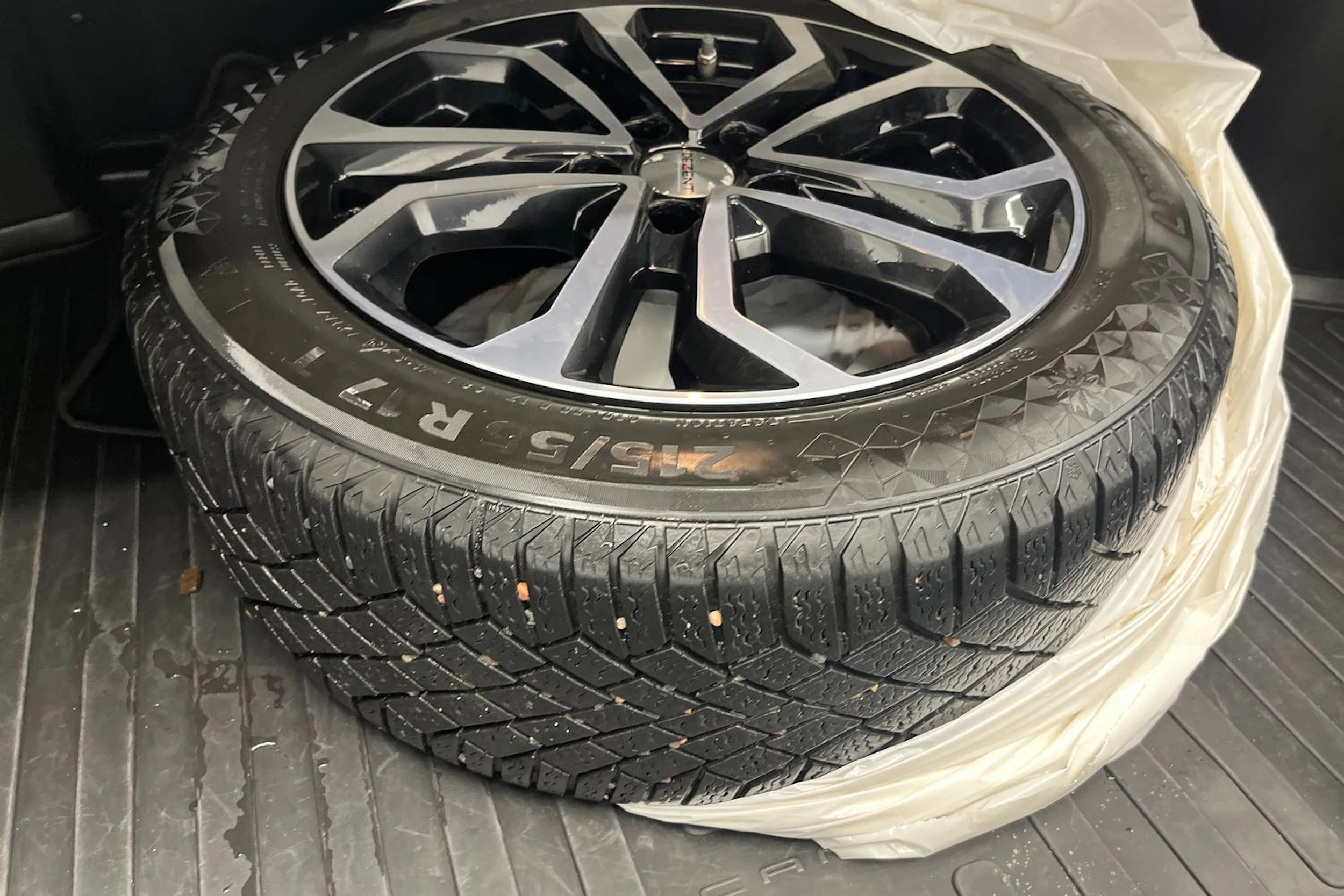 valkoinen Toyota Camry 2019 kuva 25.