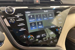 valkoinen Toyota Camry 2019 kuva 28.