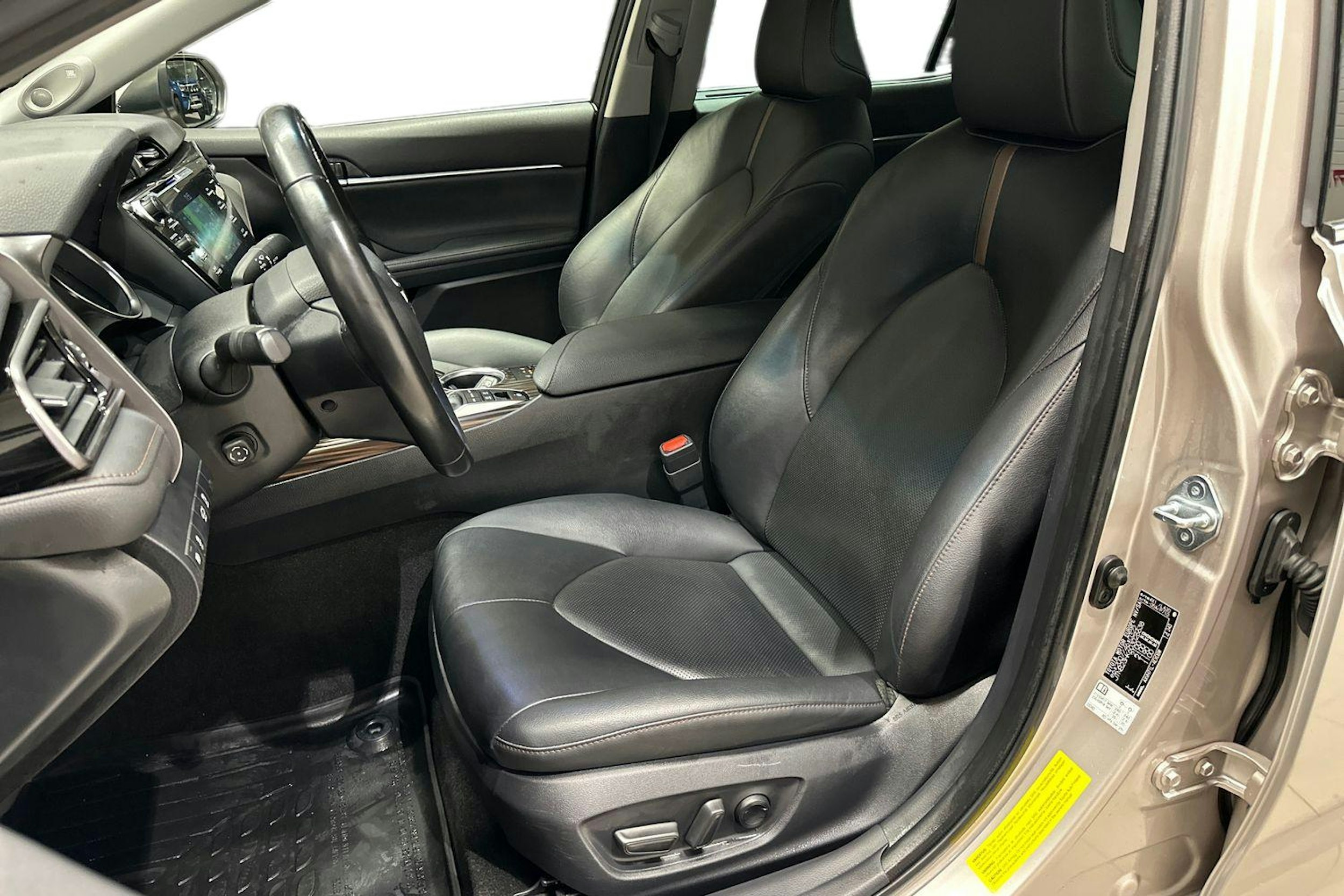 Keltainen Toyota CAMRY 2019 kuva 11.