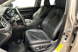 Keltainen Toyota CAMRY 2019 kuva 11.