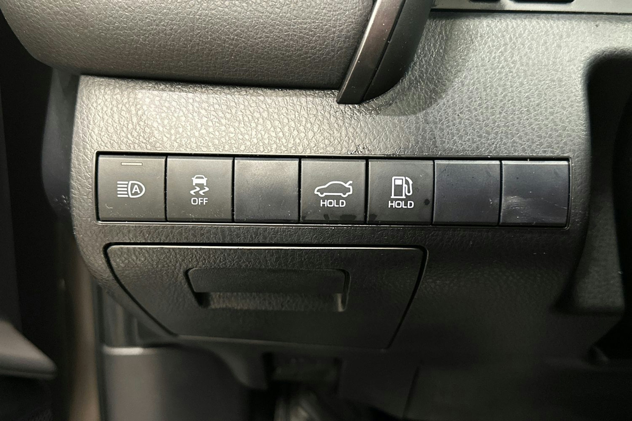 Keltainen Toyota CAMRY 2019 kuva 13.