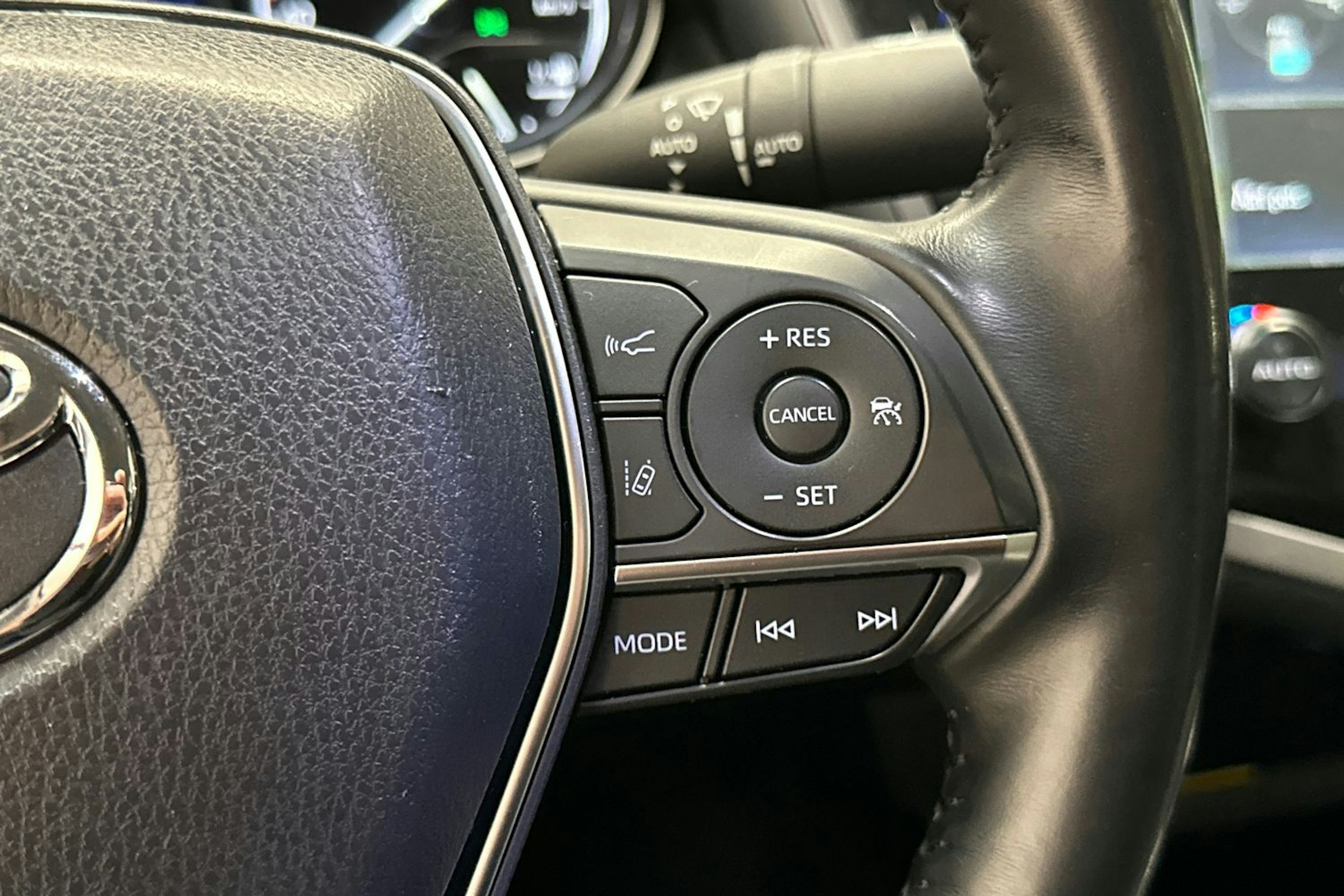 Keltainen Toyota CAMRY 2019 kuva 16.