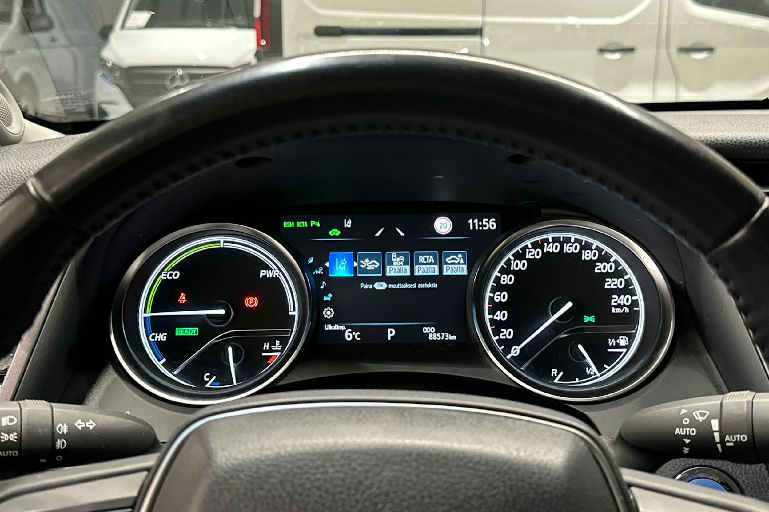 Keltainen Toyota CAMRY 2019 kuva 17.