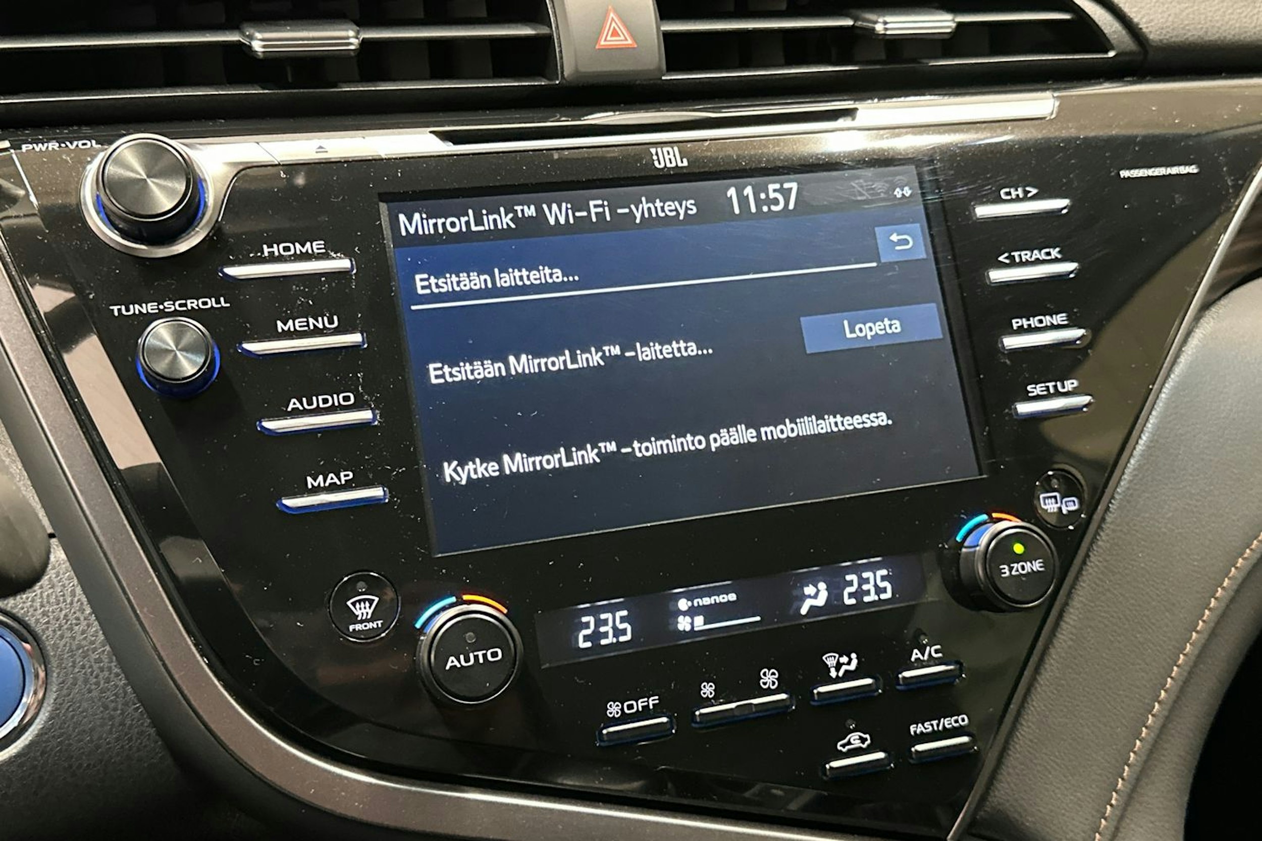 Keltainen Toyota CAMRY 2019 kuva 20.