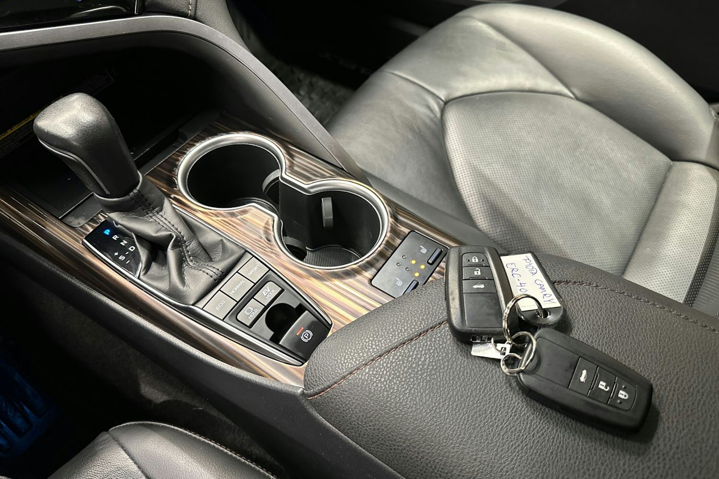 Keltainen Toyota CAMRY 2019 kuva 21.