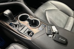 Keltainen Toyota CAMRY 2019 kuva 21.