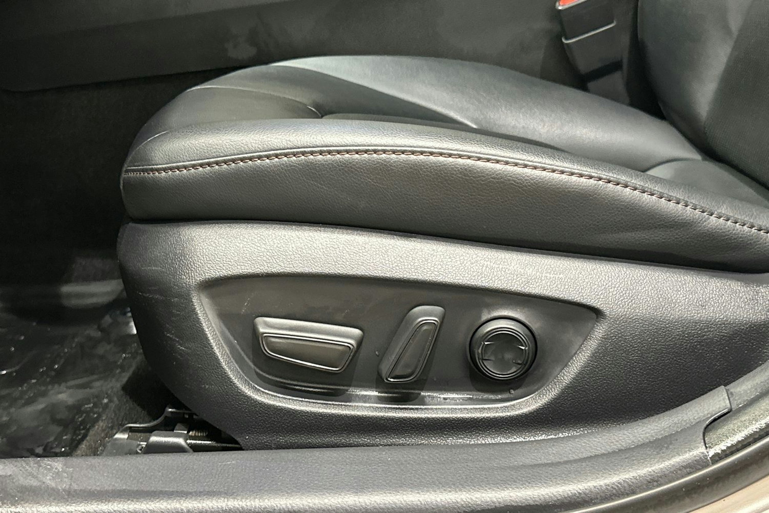 Keltainen Toyota CAMRY 2019 kuva 23.