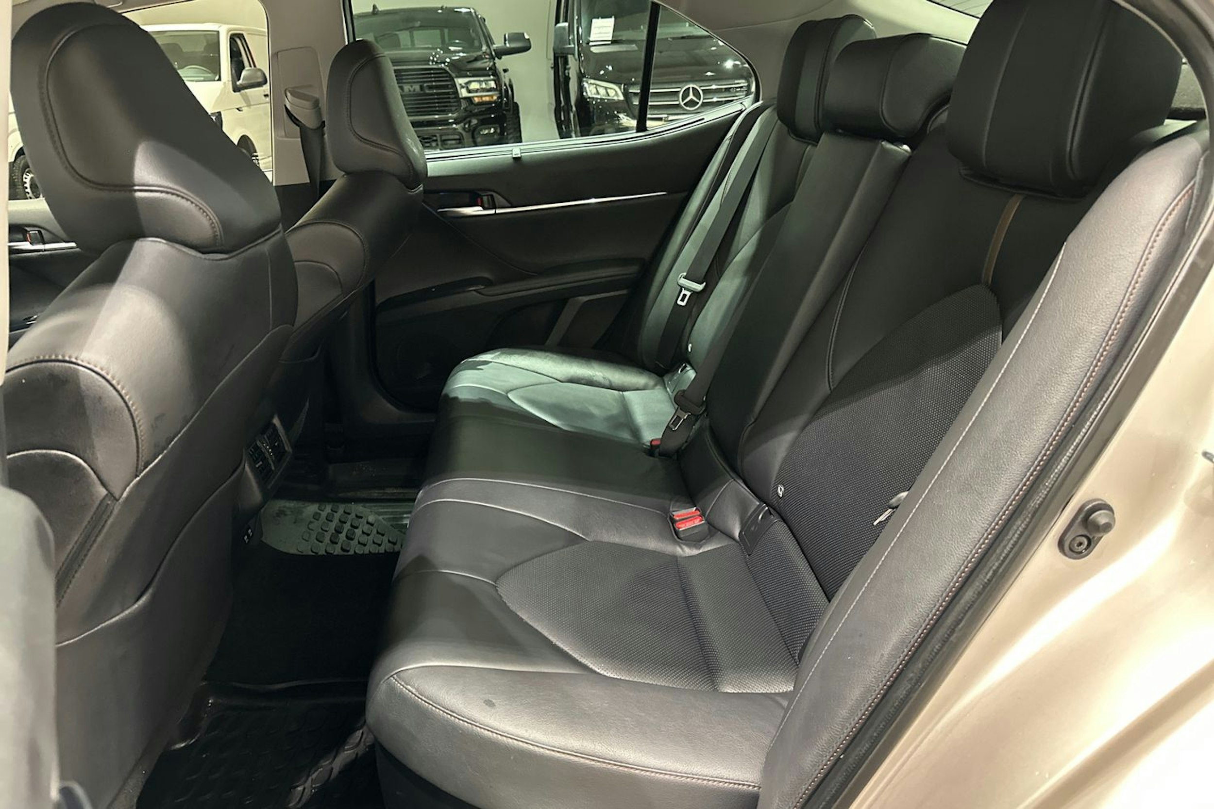 Keltainen Toyota CAMRY 2019 kuva 24.