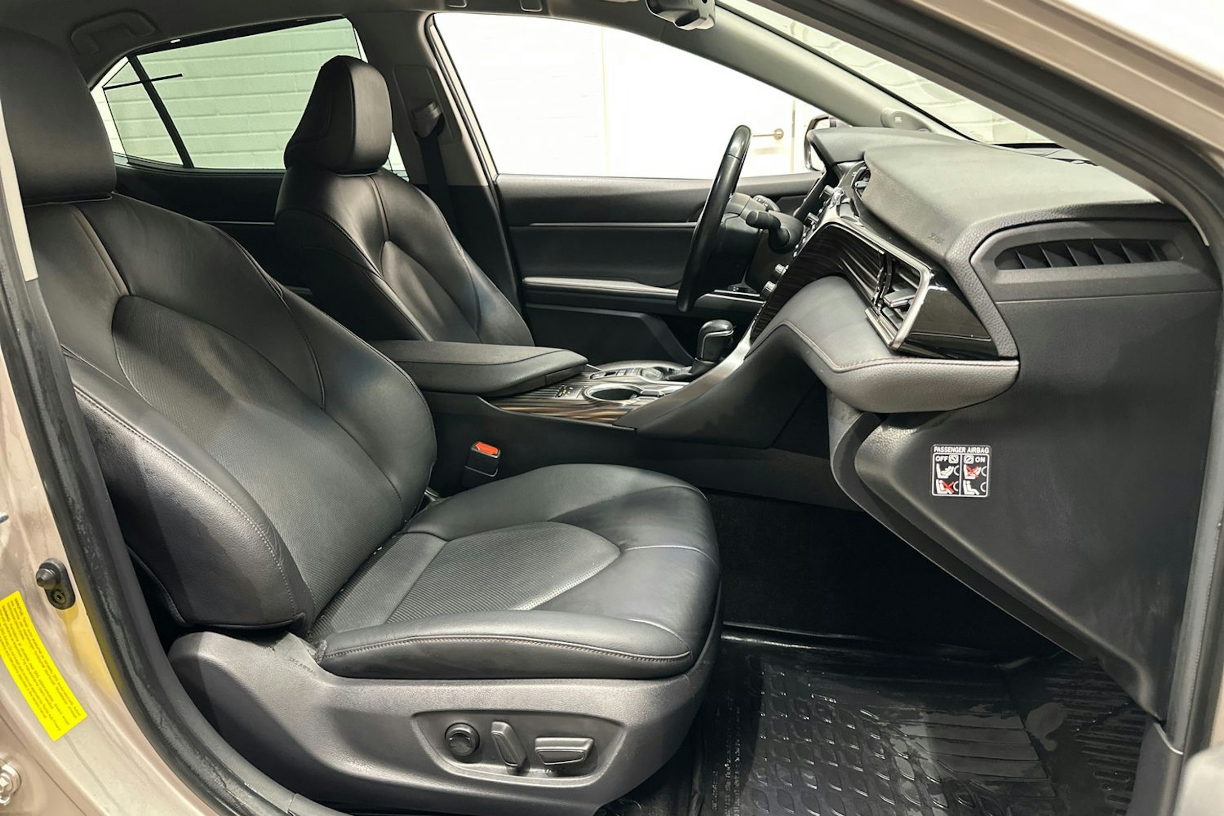 Keltainen Toyota CAMRY 2019 kuva 26.