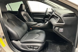 Keltainen Toyota CAMRY 2019 kuva 26.